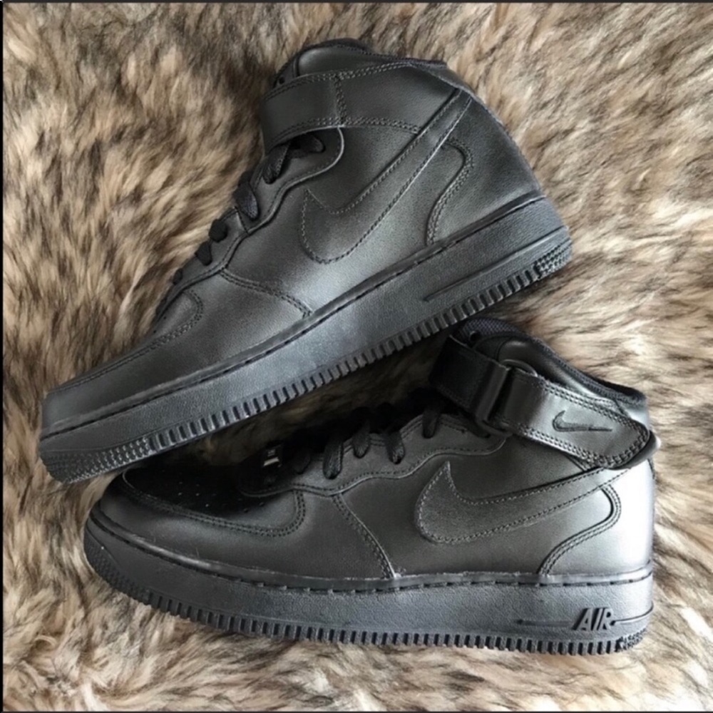 NWT Nike Air Force Triple Black - Picture 6 of 8